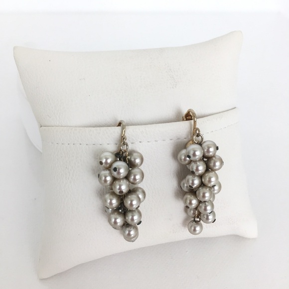 Vintage Pearl Cluster Dangle Clip On Earrings Collectable Estate Costume Jewelry - Picture 1 of 10